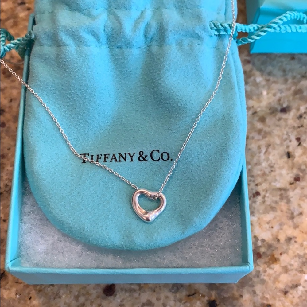 Tiffany’s: Elsa open heart necklace